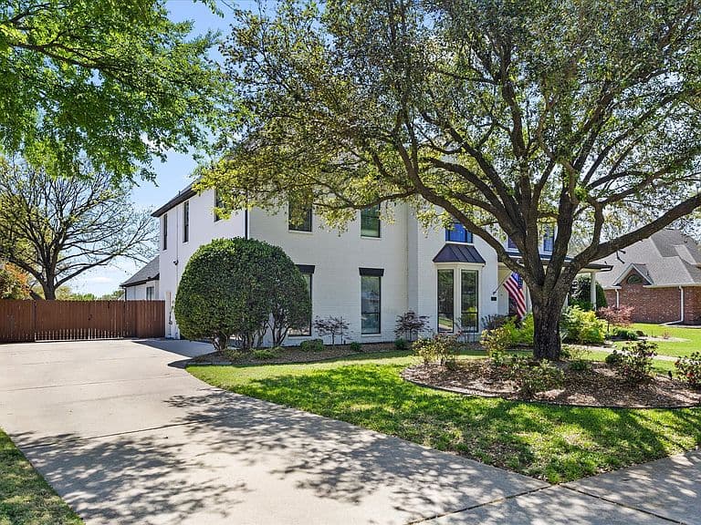 Listing photo 3