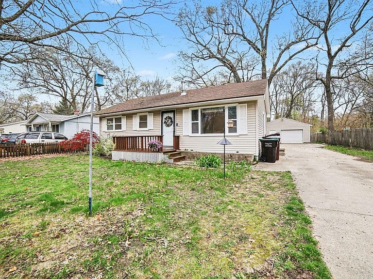 Listing photo 3