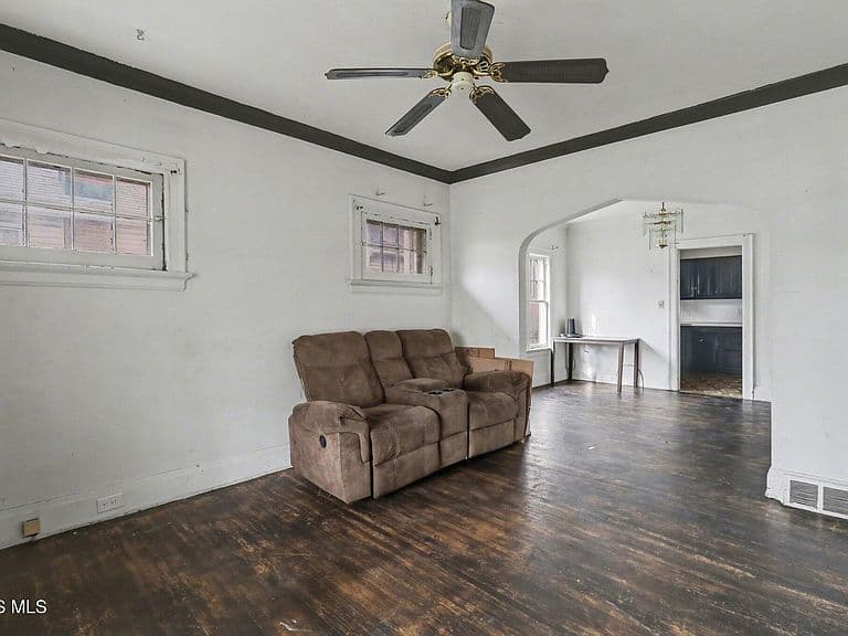 Listing photo 3