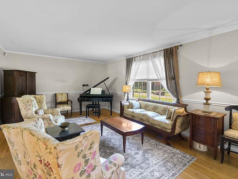 Listing photo 5