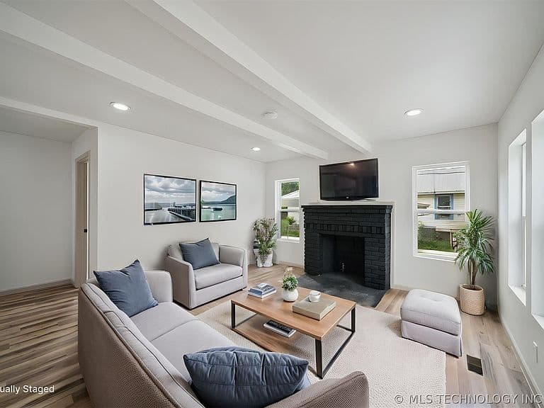 Listing photo 3