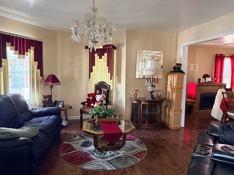 Listing photo 3