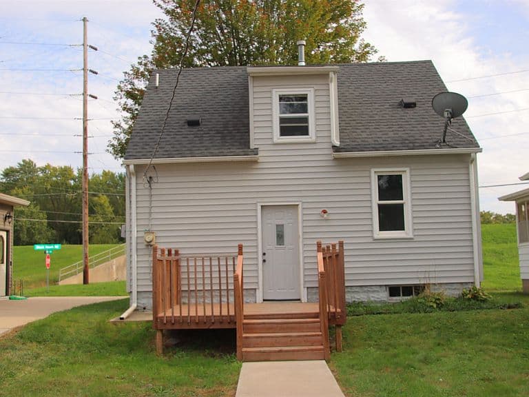 Listing photo 2