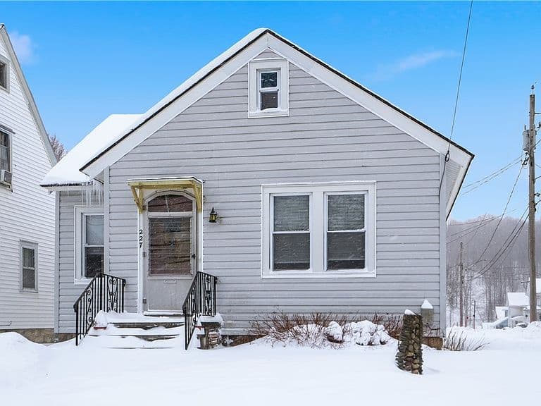 Listing photo 2
