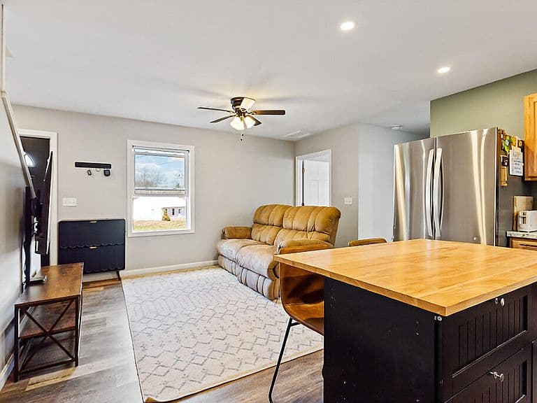Listing photo 5