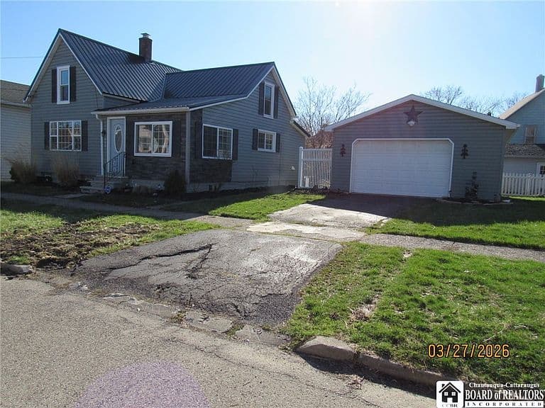 Listing photo 2