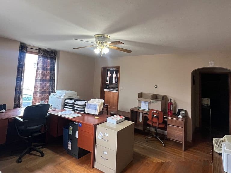 Listing photo 5