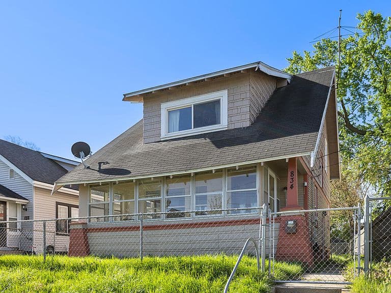 Listing photo 2