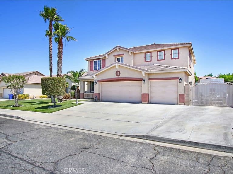 Listing photo 2