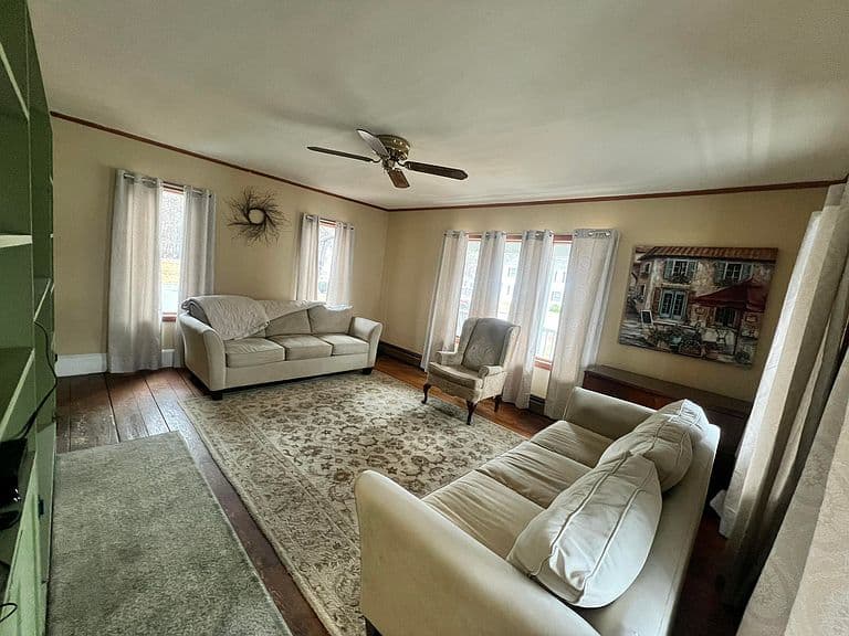 Listing photo 2