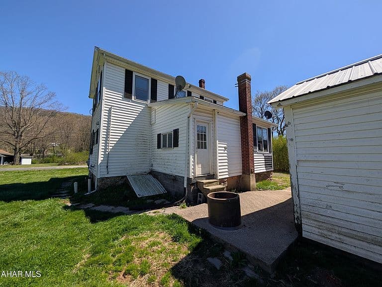 Listing photo 3