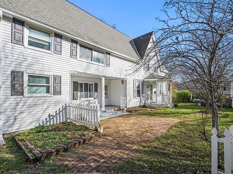 Listing photo 4