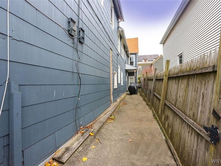 Listing photo 5