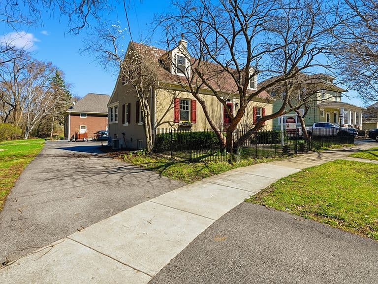 Listing photo 4