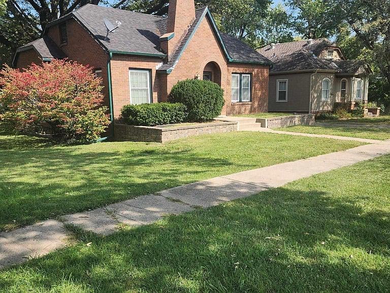 Listing photo 2