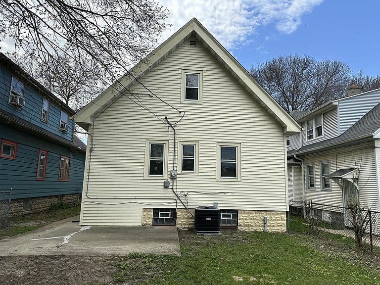 Listing photo 4
