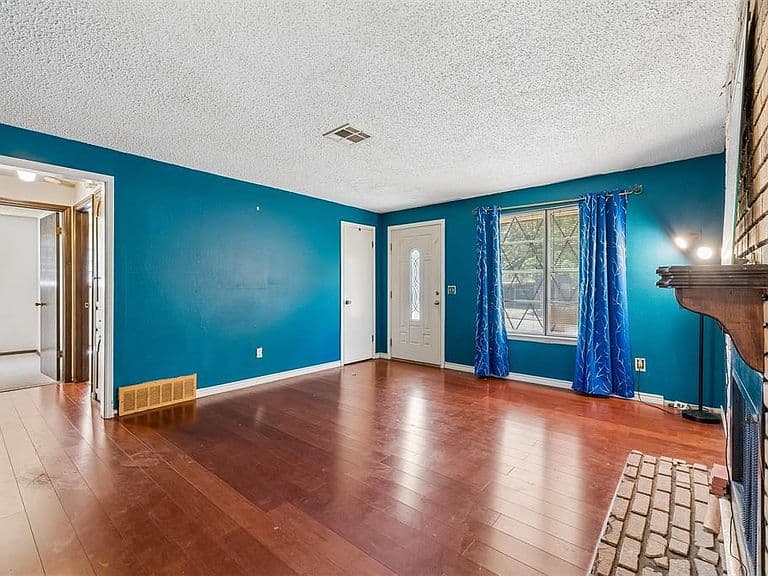 Listing photo 4