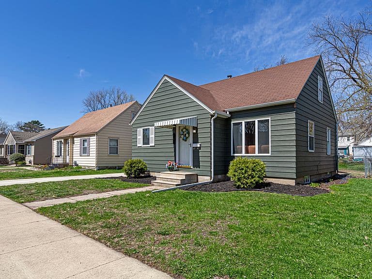 Listing photo 2