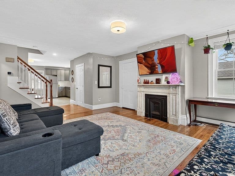 Listing photo 2