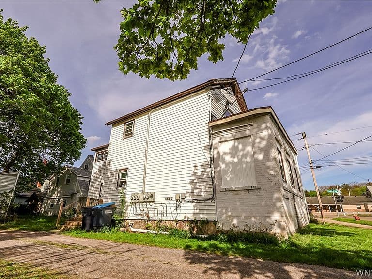Listing photo 4