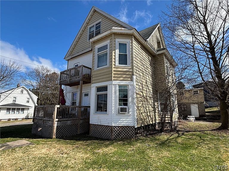 Listing photo 2