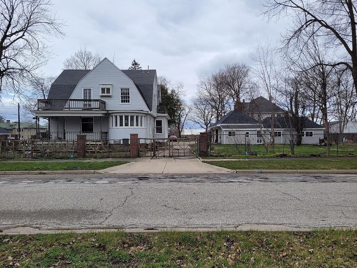Primary listing photo