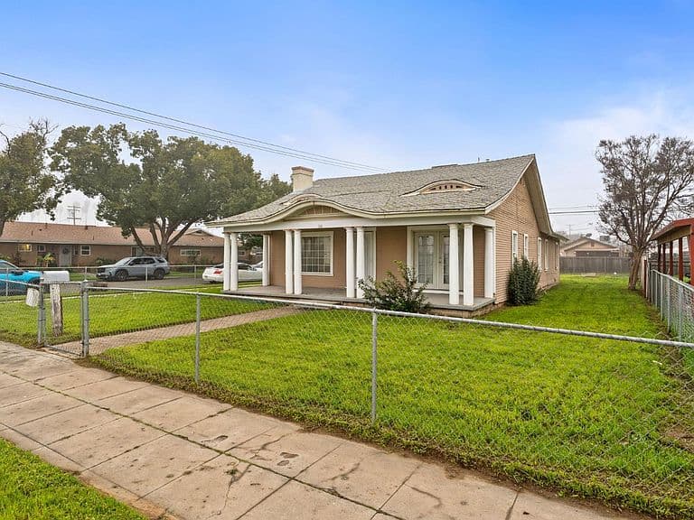 Listing photo 3
