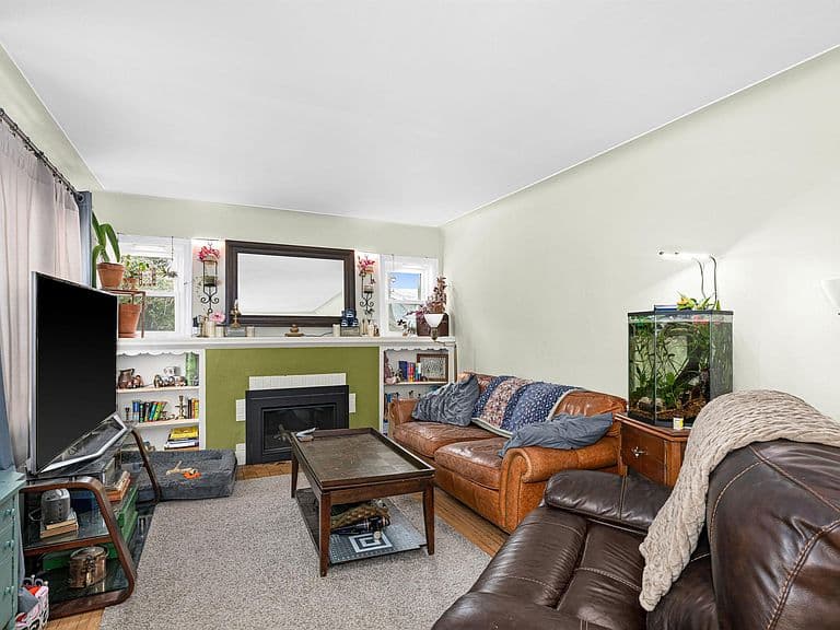 Listing photo 5
