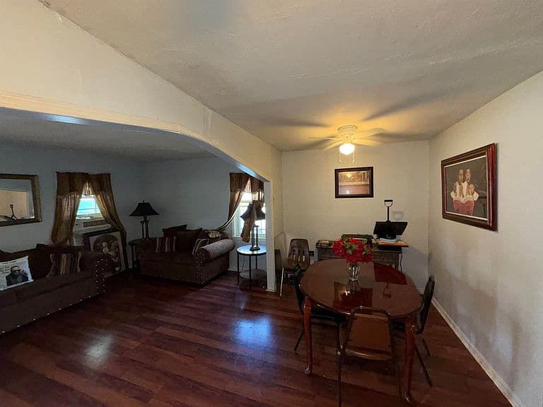 Listing photo 5