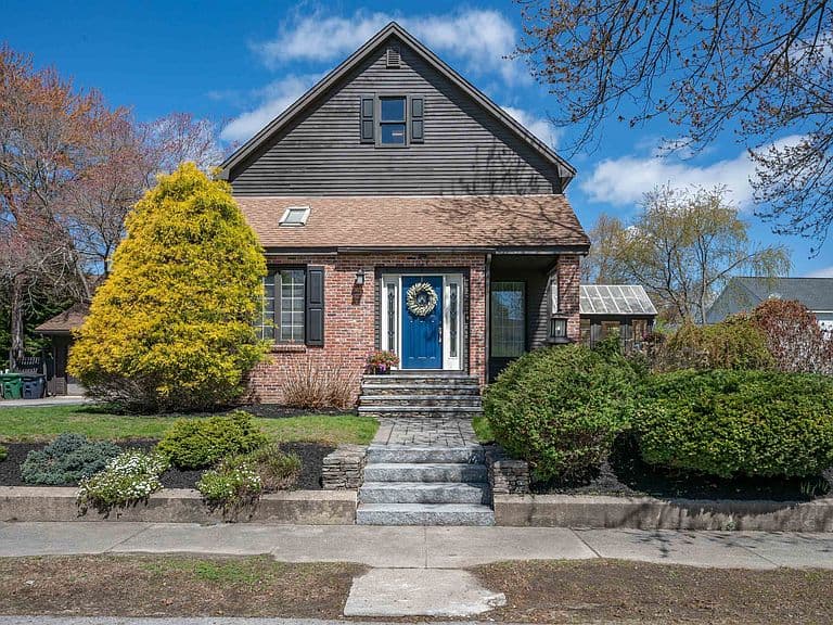 Listing photo 2