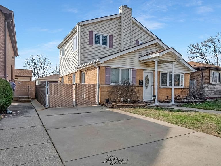 Listing photo 3