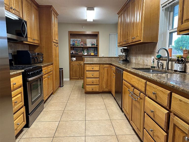 Listing photo 4