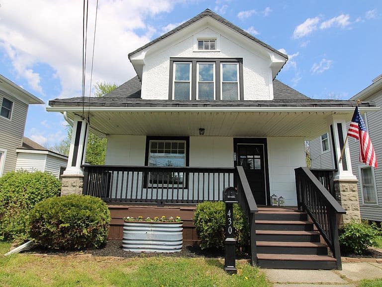Listing photo 2