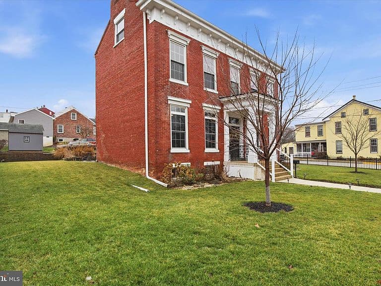 Listing photo 4