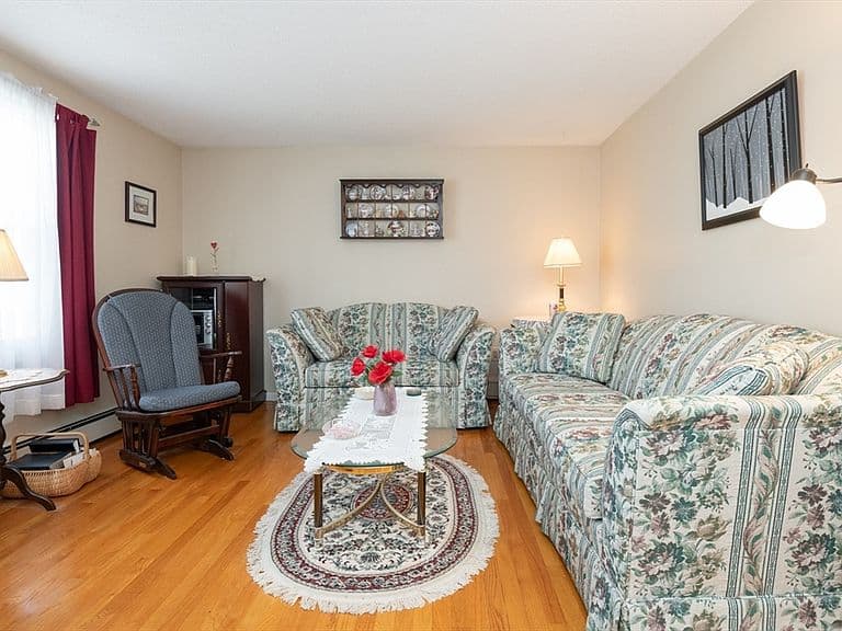Listing photo 5