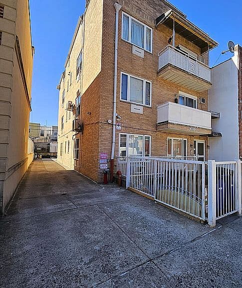 Listing photo 3