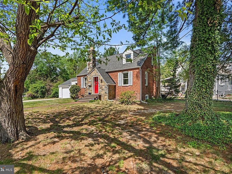Listing photo 3