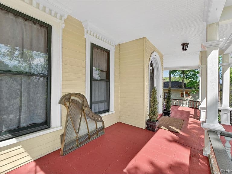 Listing photo 5