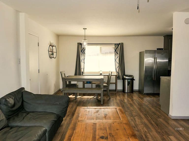 Listing photo 5