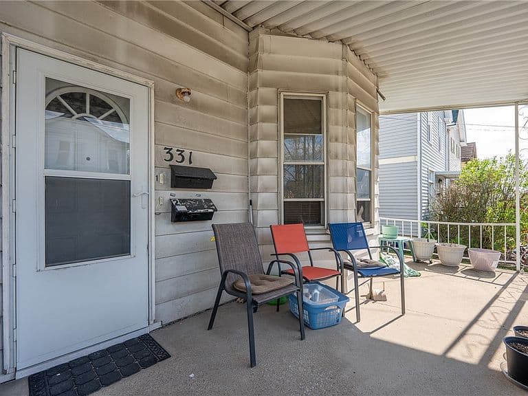 Listing photo 3