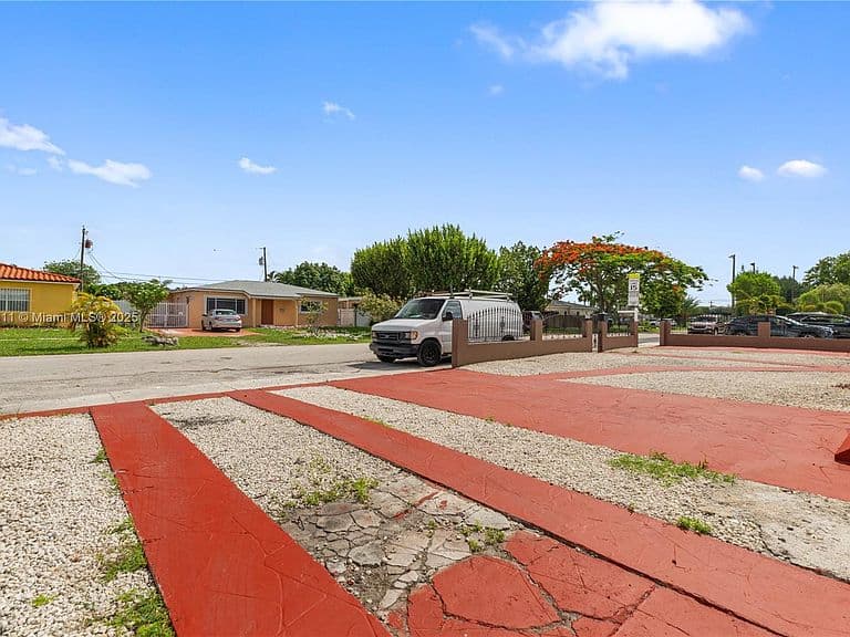Listing photo 5