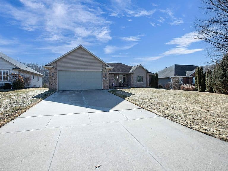 Listing photo 2