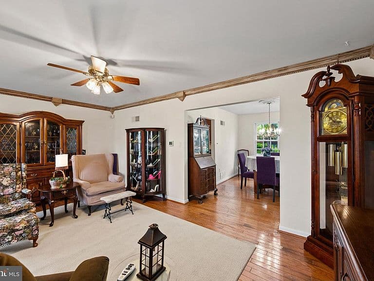 Listing photo 5