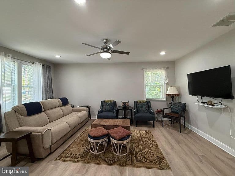 Listing photo 5