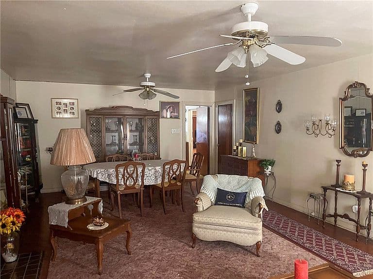 Listing photo 5