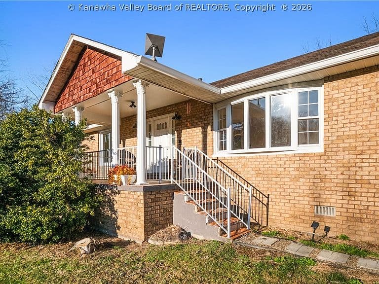 Listing photo 3