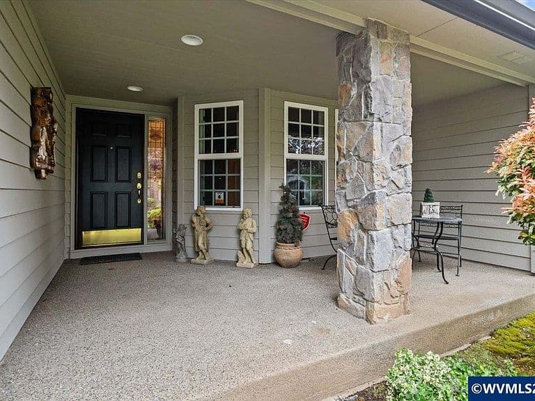 Listing photo 4