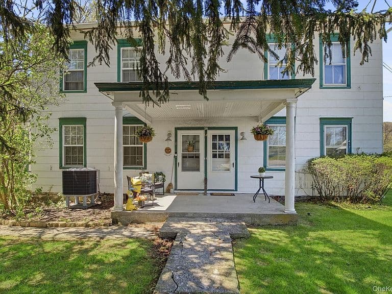 Listing photo 2