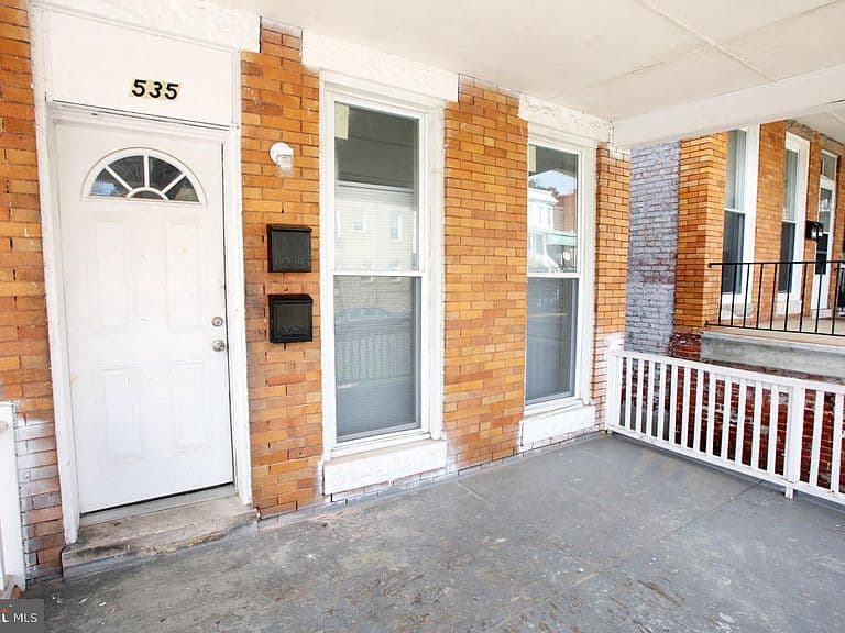 Listing photo 2