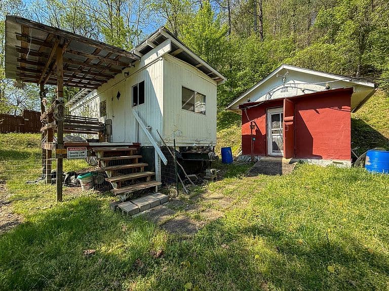 Listing photo 2